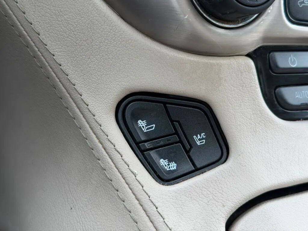 Used 2015 GMC Yukon Denali w/ Premium Package AWD/4WD image 19