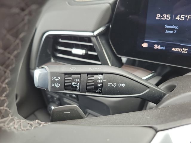 New 2025 Chevrolet Suburban Premier image 25