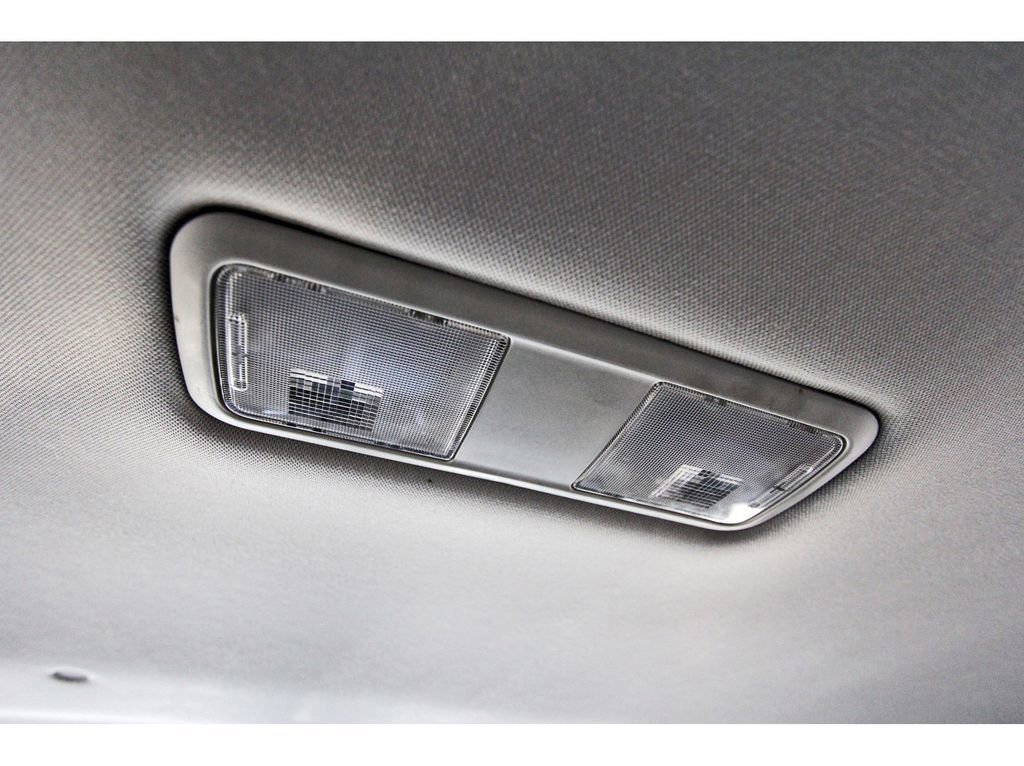 Used 2022 Toyota Highlander L image 16