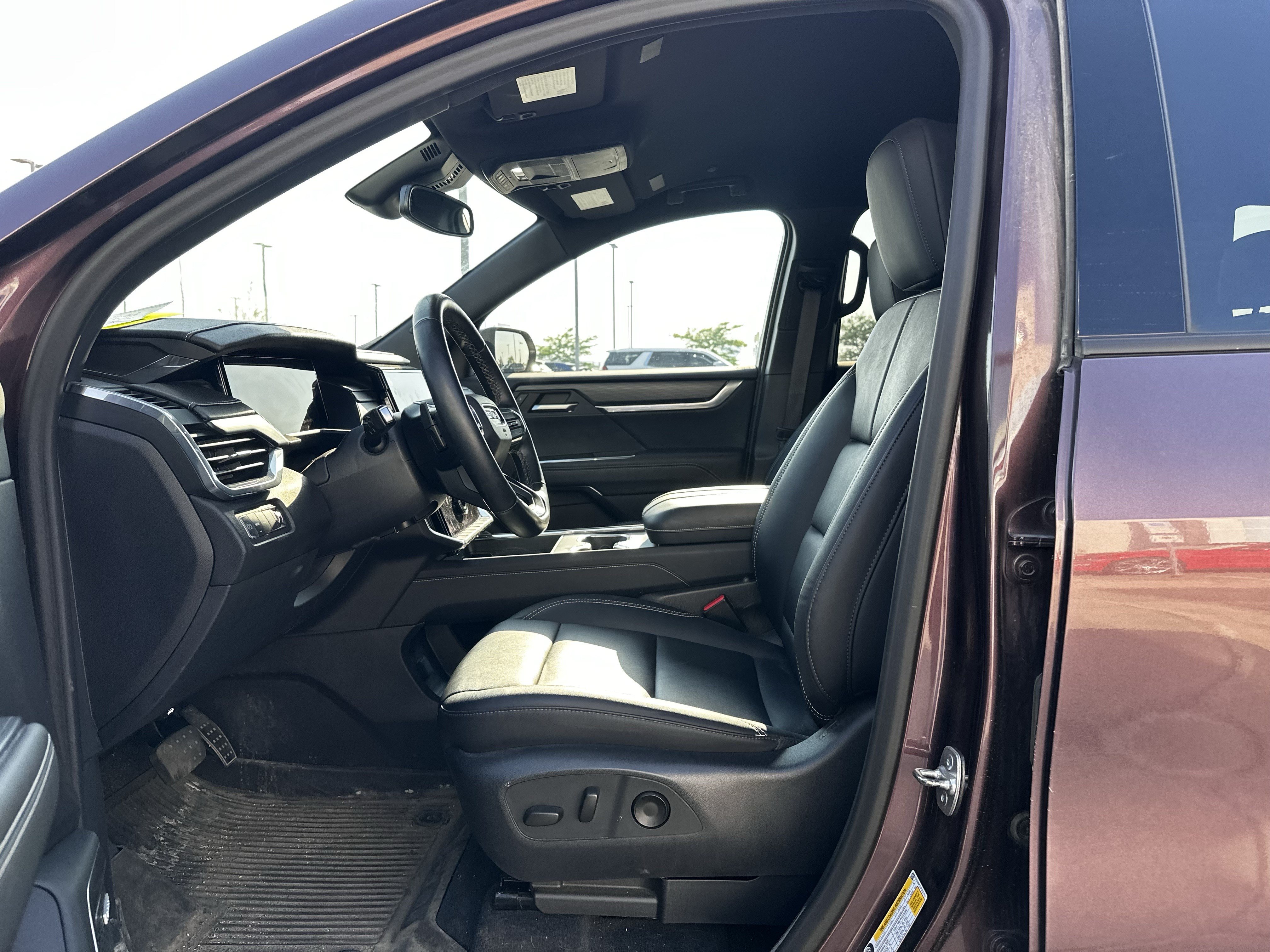 Used 2024 GMC Acadia Elevation w/ Luxury Package AWD/4WD image 7