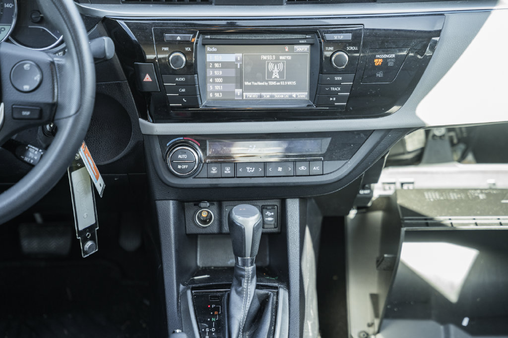 Used 2016 Toyota Corolla LE FWD image 17