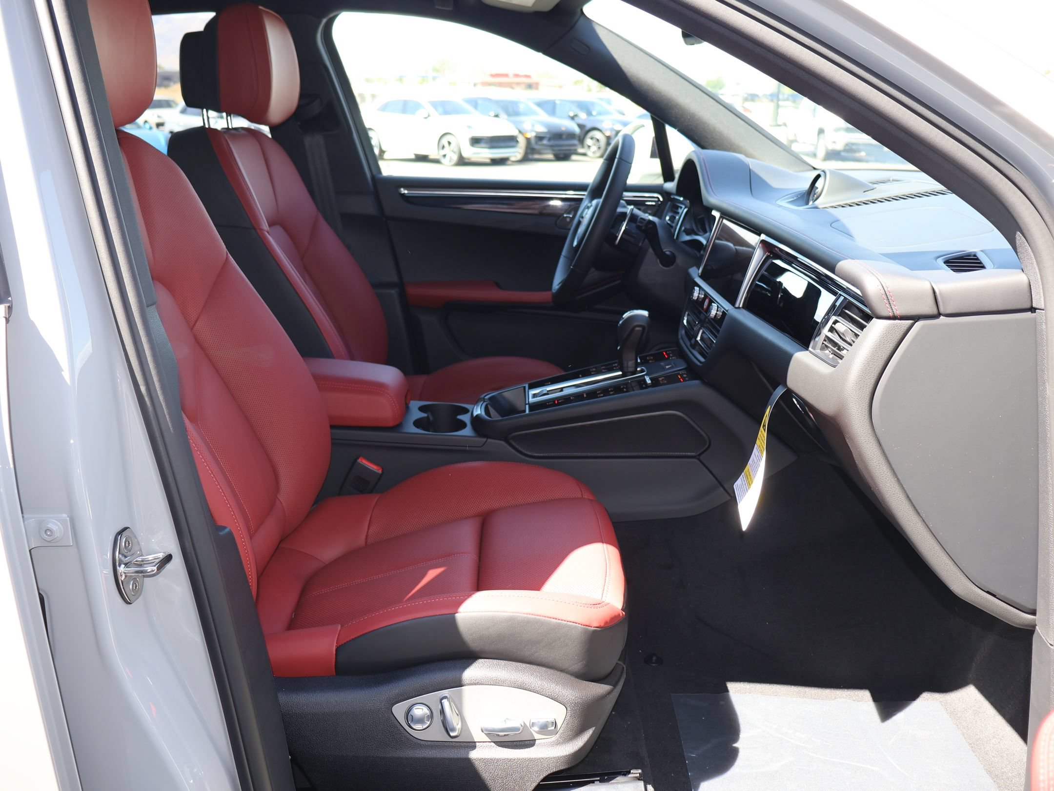 New 2026 Porsche Macan AWD/4WD image 27