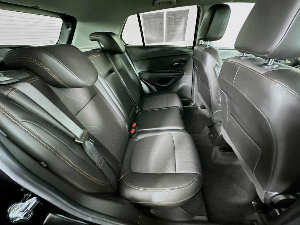 Used 2022 Chevrolet Trax LT w/ LT Convenience Package image 33