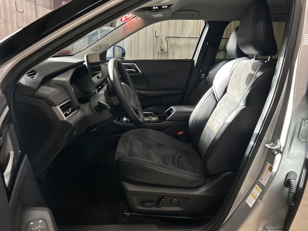 Used 2025 Mitsubishi Outlander SE AWD/4WD image 9