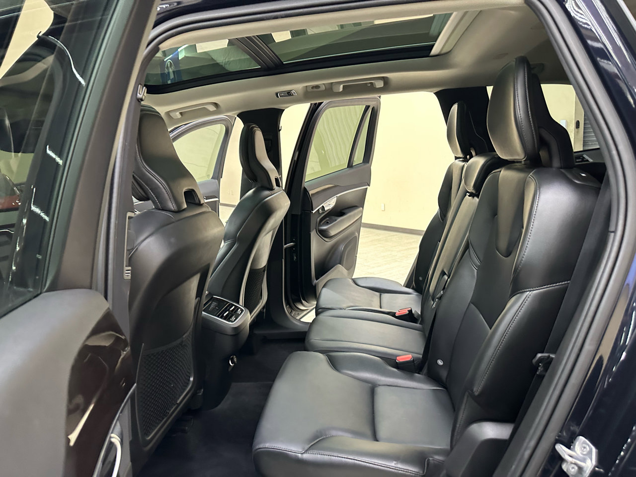 Used 2019 Volvo XC90 T5 Momentum w/ Protection Package Premier image 36