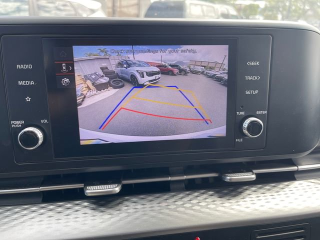 Used 2024 Kia Carnival LX image 18