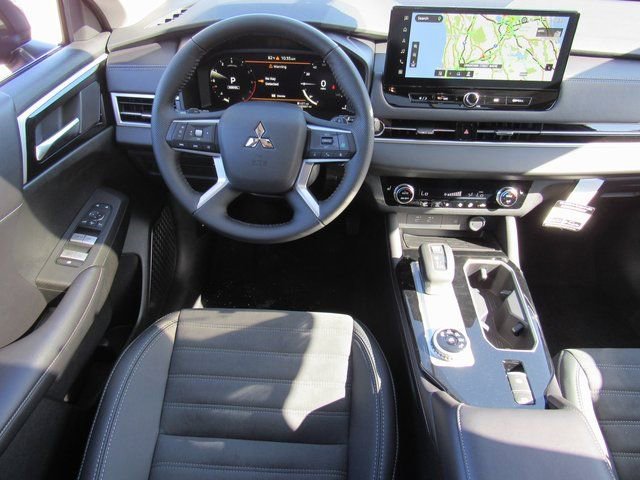 New 2025 Mitsubishi Outlander SE image 11
