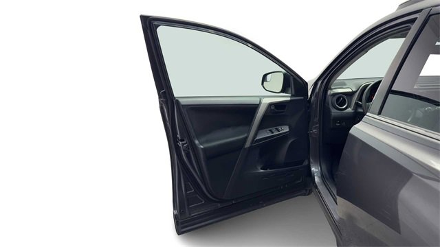 Used 2016 Toyota RAV4 LE image 10