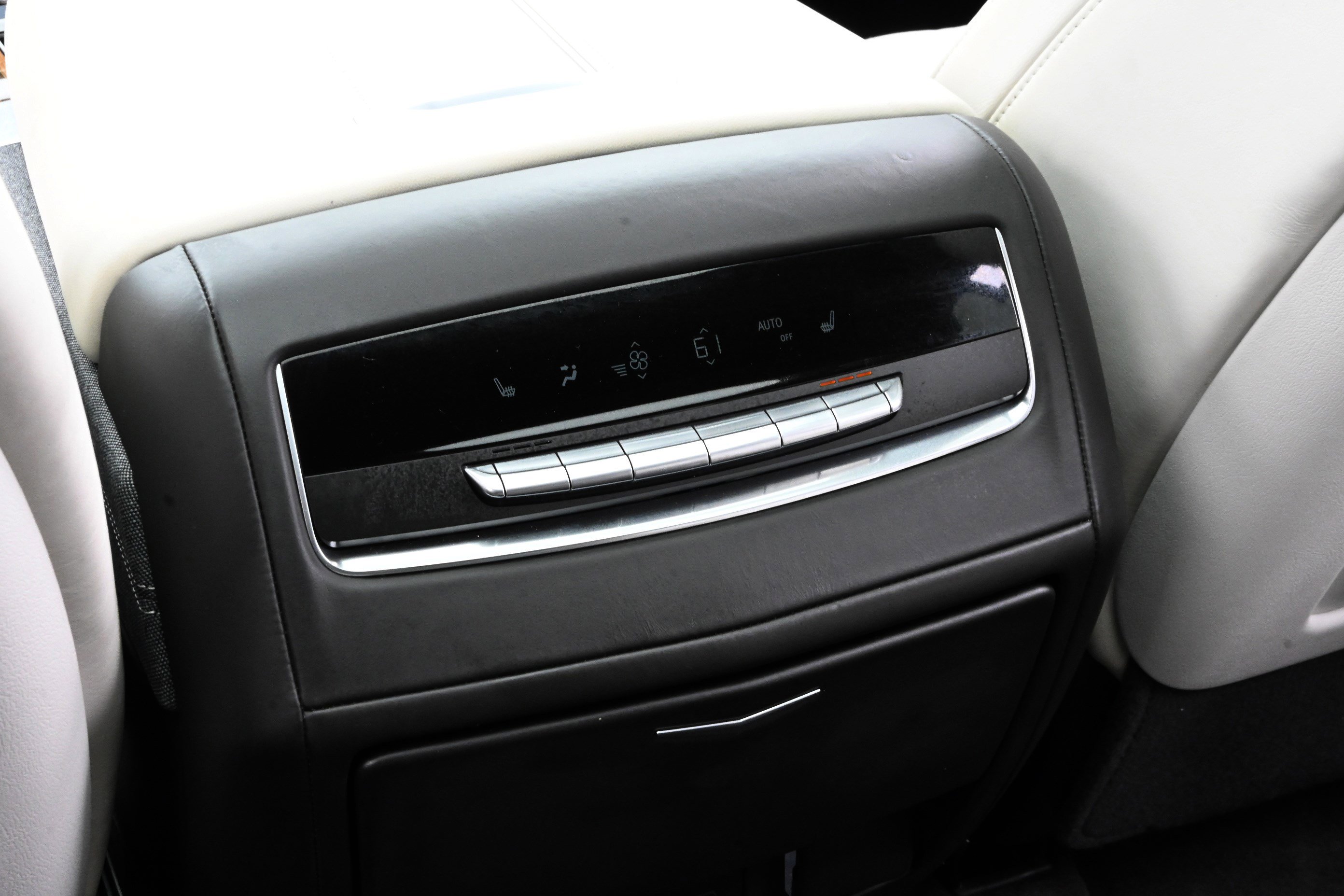 Used 2025 Cadillac Escalade ESV Premium Luxury Platinum AWD/4WD image 34