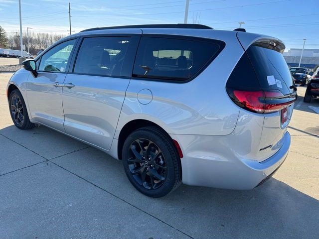 New 2026 Chrysler Pacifica Limited w/ S Appearance Package image 5