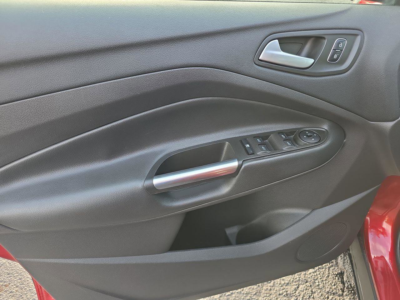 Used 2017 Ford Escape SE image 5