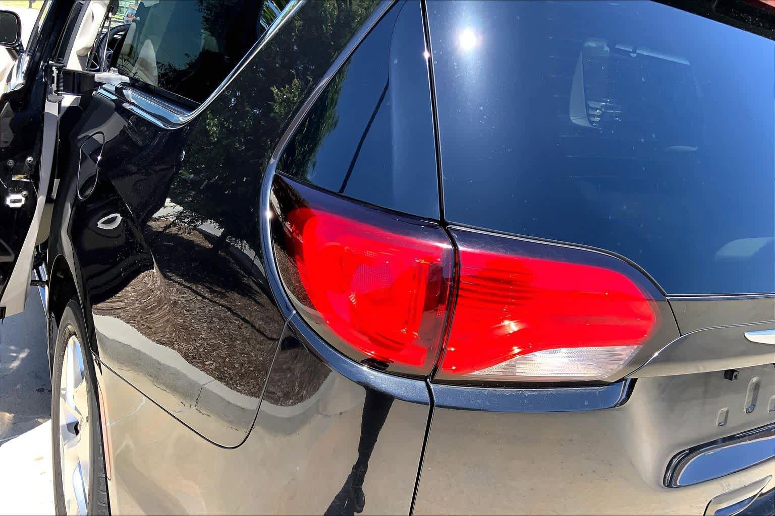 Used 2020 Chrysler Pacifica Limited FWD image 28