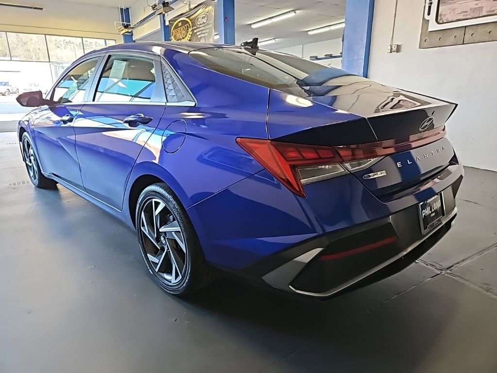 Used 2025 Hyundai Elantra SEL image 7