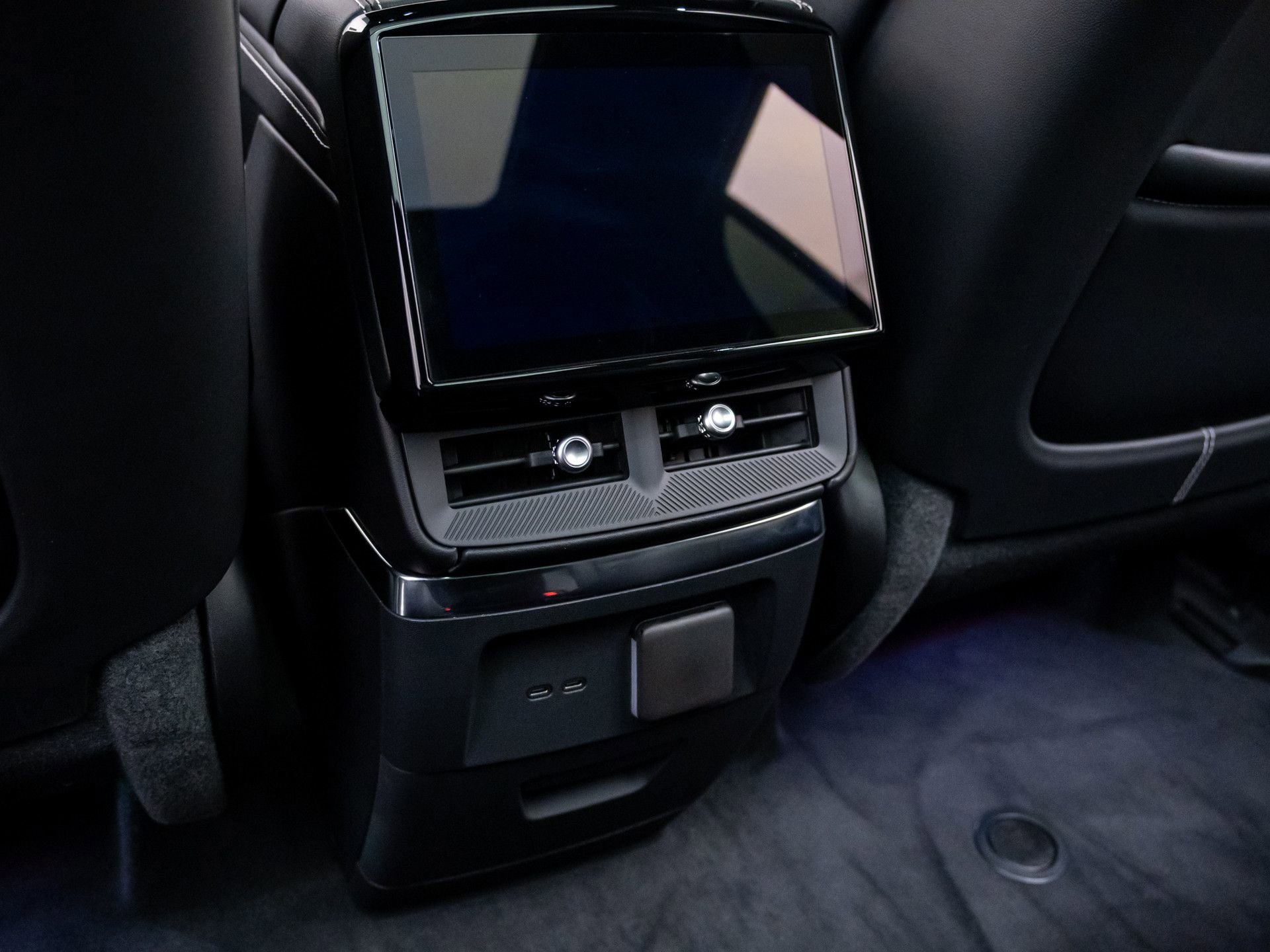 New 2026 Cadillac Vistiq Sport w/ LPO, Floor Liner Package AWD/4WD image 22