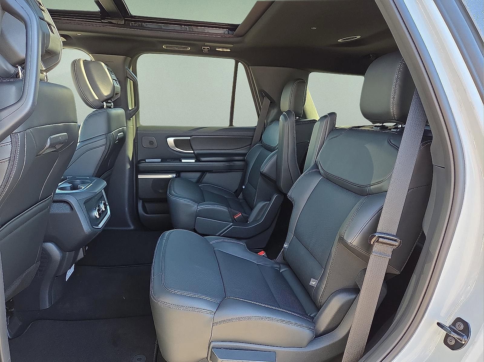 New 2026 Ford Expedition Platinum w/ Stealth Performance Package AWD/4WD image 11