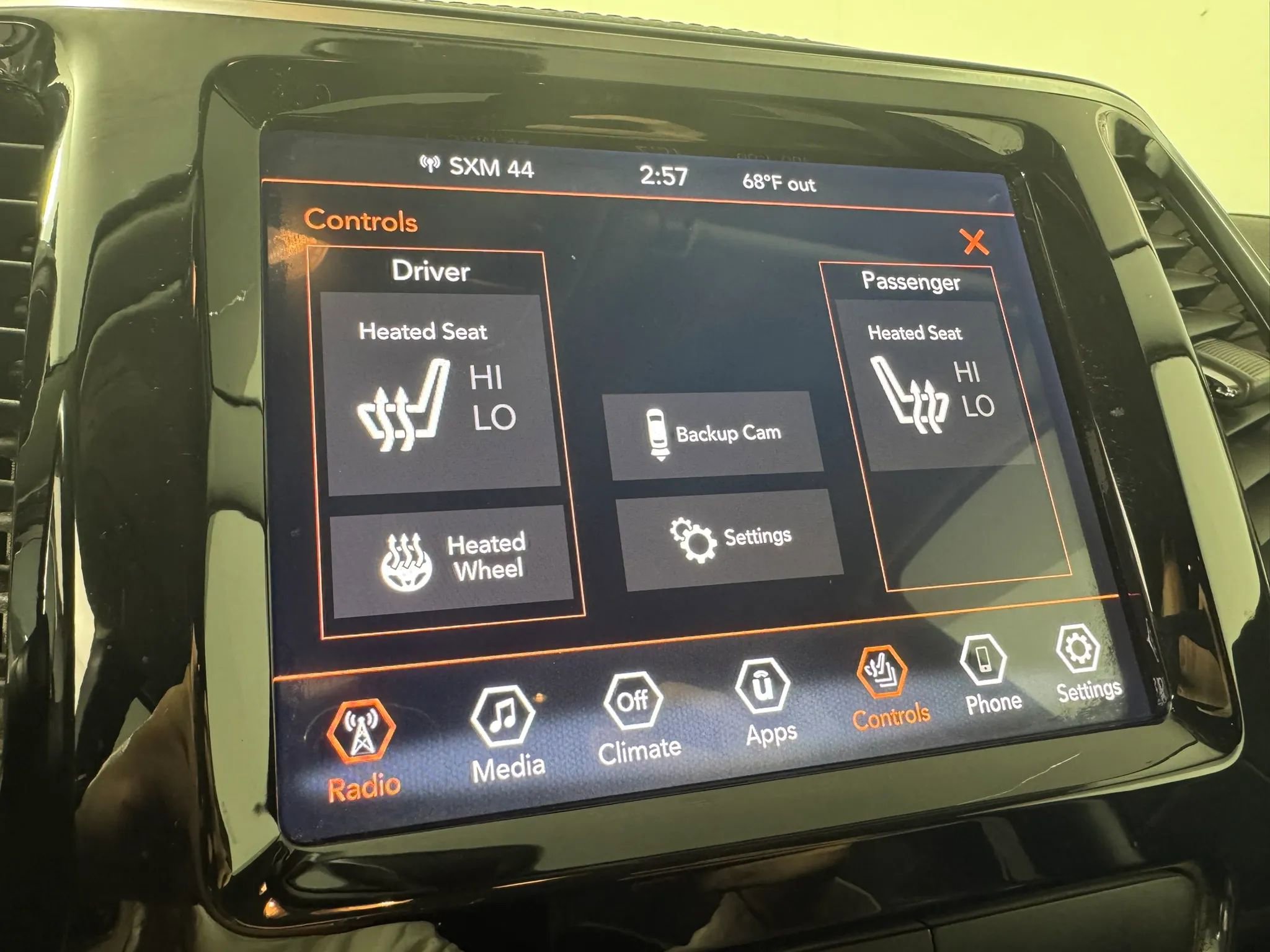 Used 2019 Jeep Cherokee Limited image 18