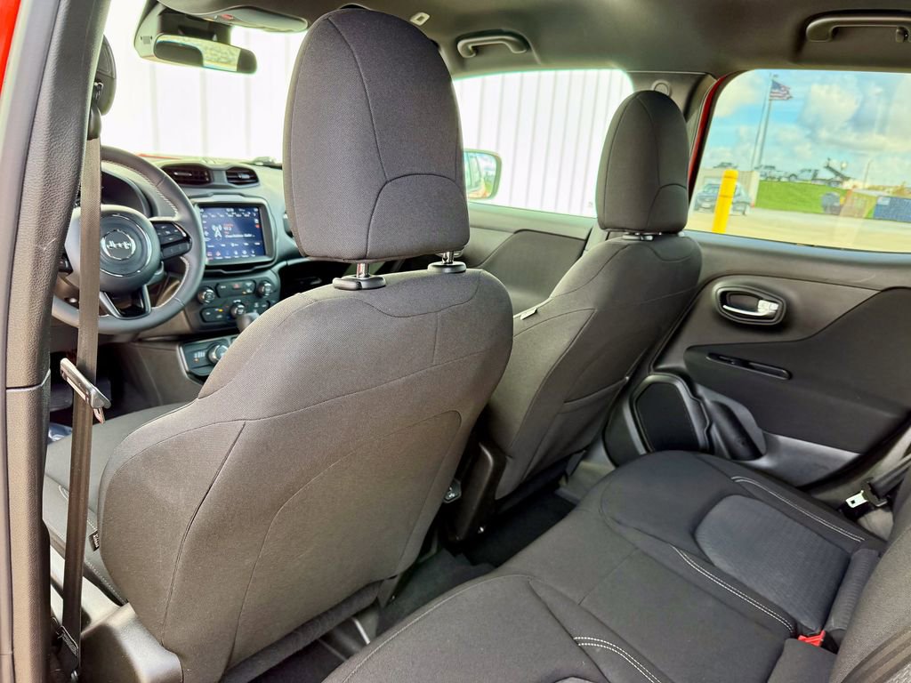 Used 2021 Jeep Renegade Latitude image 12