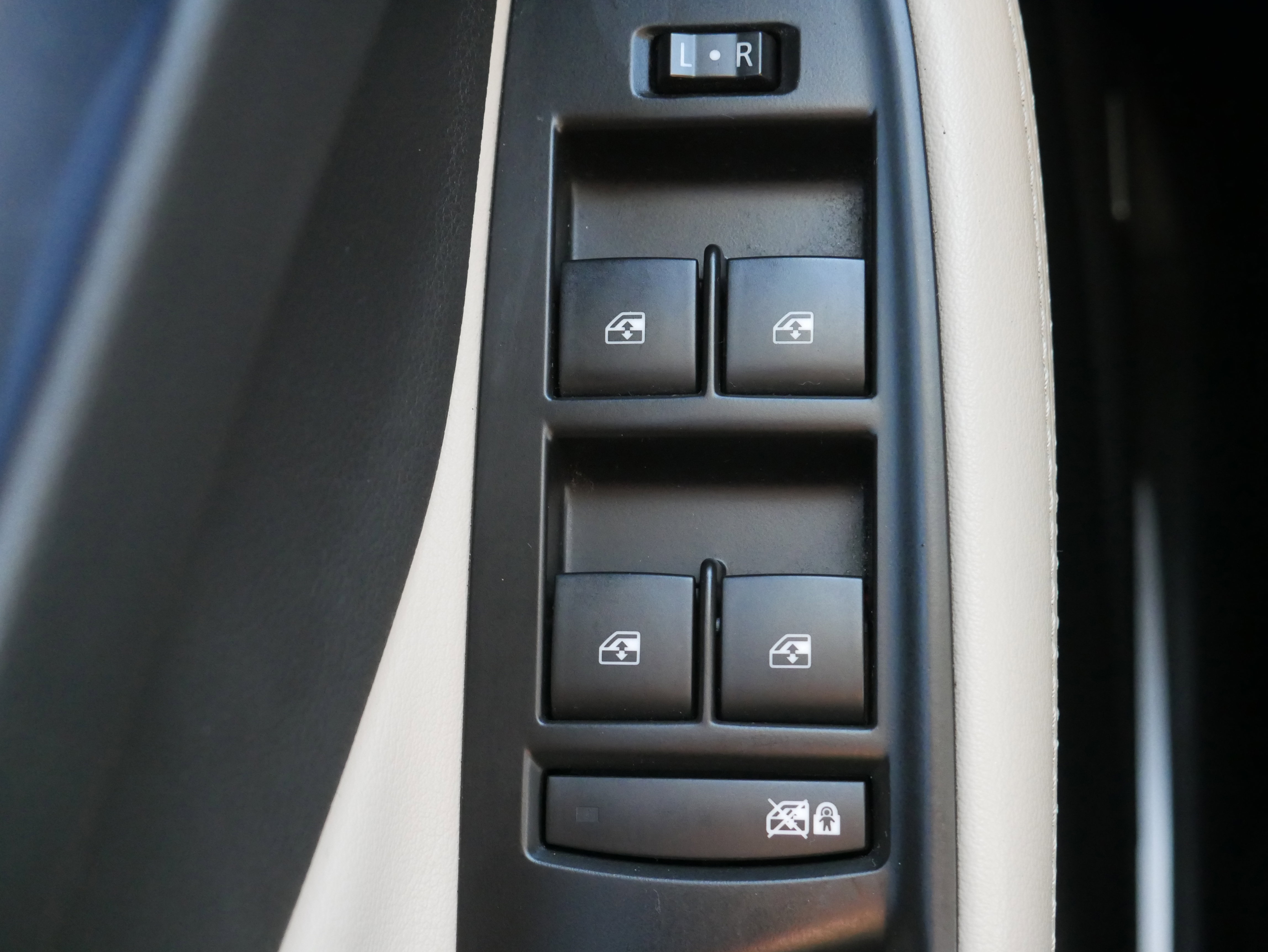 Used 2019 Buick Envision Premium w/ Driver Confidence Package image 30