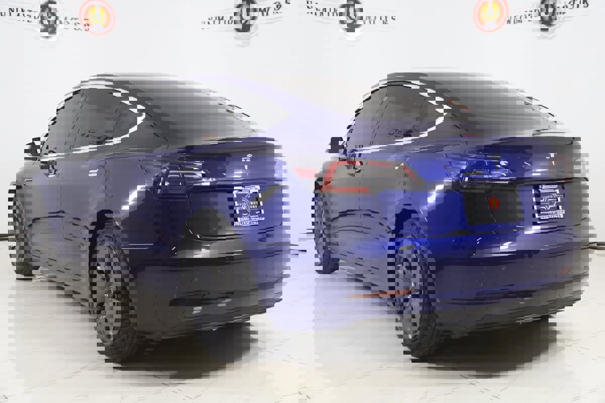 Used 2020 Tesla Model 3 Standard Range image 4