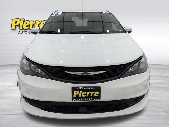 Used 2023 Chrysler Voyager LX FWD image 10