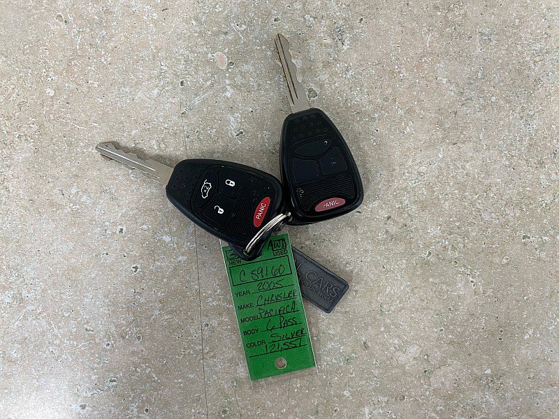 Used 2005 Chrysler Pacifica Limited image 28