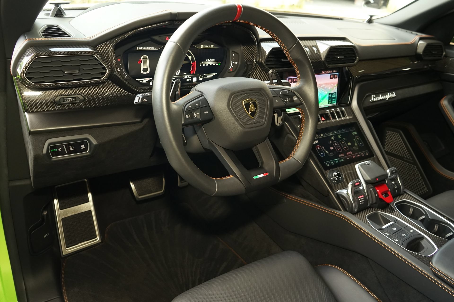 Used 2024 Lamborghini Urus Performante AWD/4WD image 22