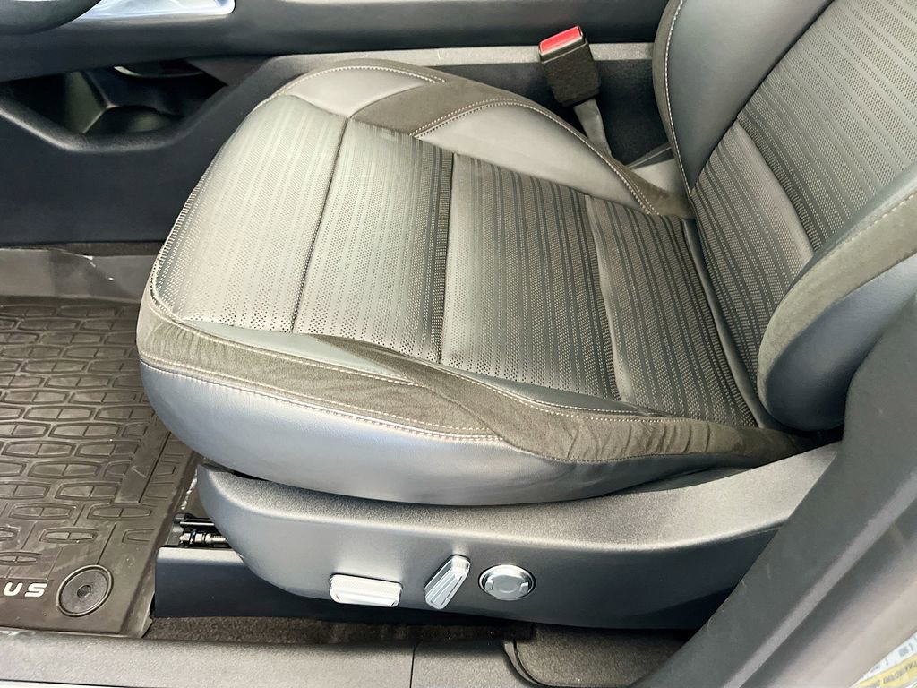Used 2025 Lincoln Nautilus Reserve w/ Jet Appearance Package image 19