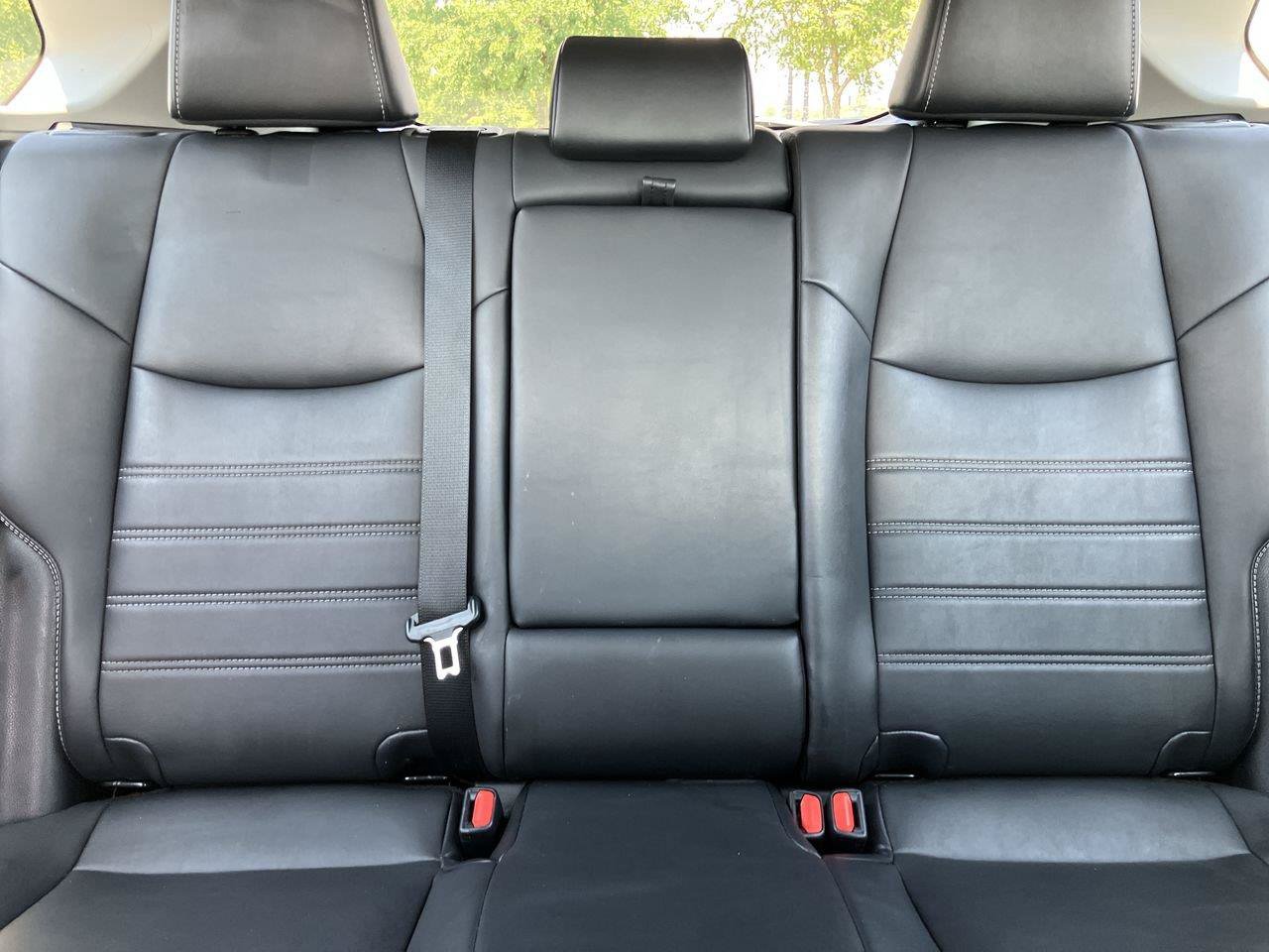 Certified 2021 Toyota RAV4 XLE Premium AWD/4WD image 31