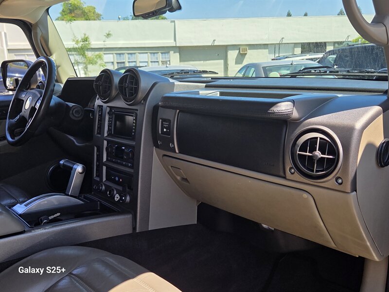 Used 2004 HUMMER H2 w/ Preferred Equipment Group AWD/4WD image 21