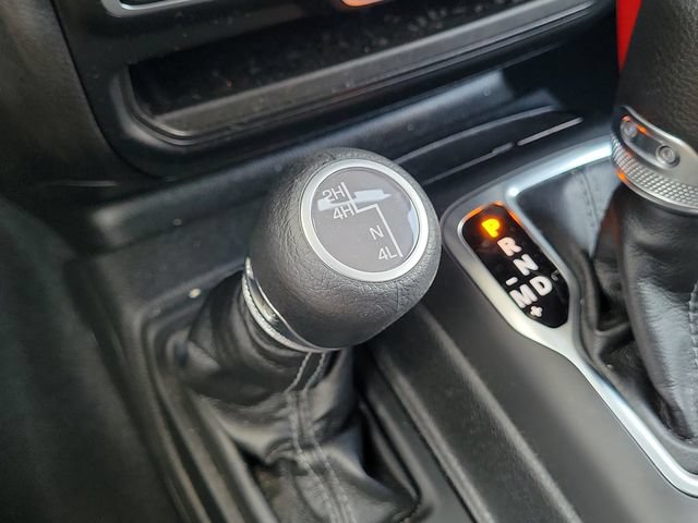 Used 2025 Jeep Wrangler Unlimited Sahara AWD/4WD image 30