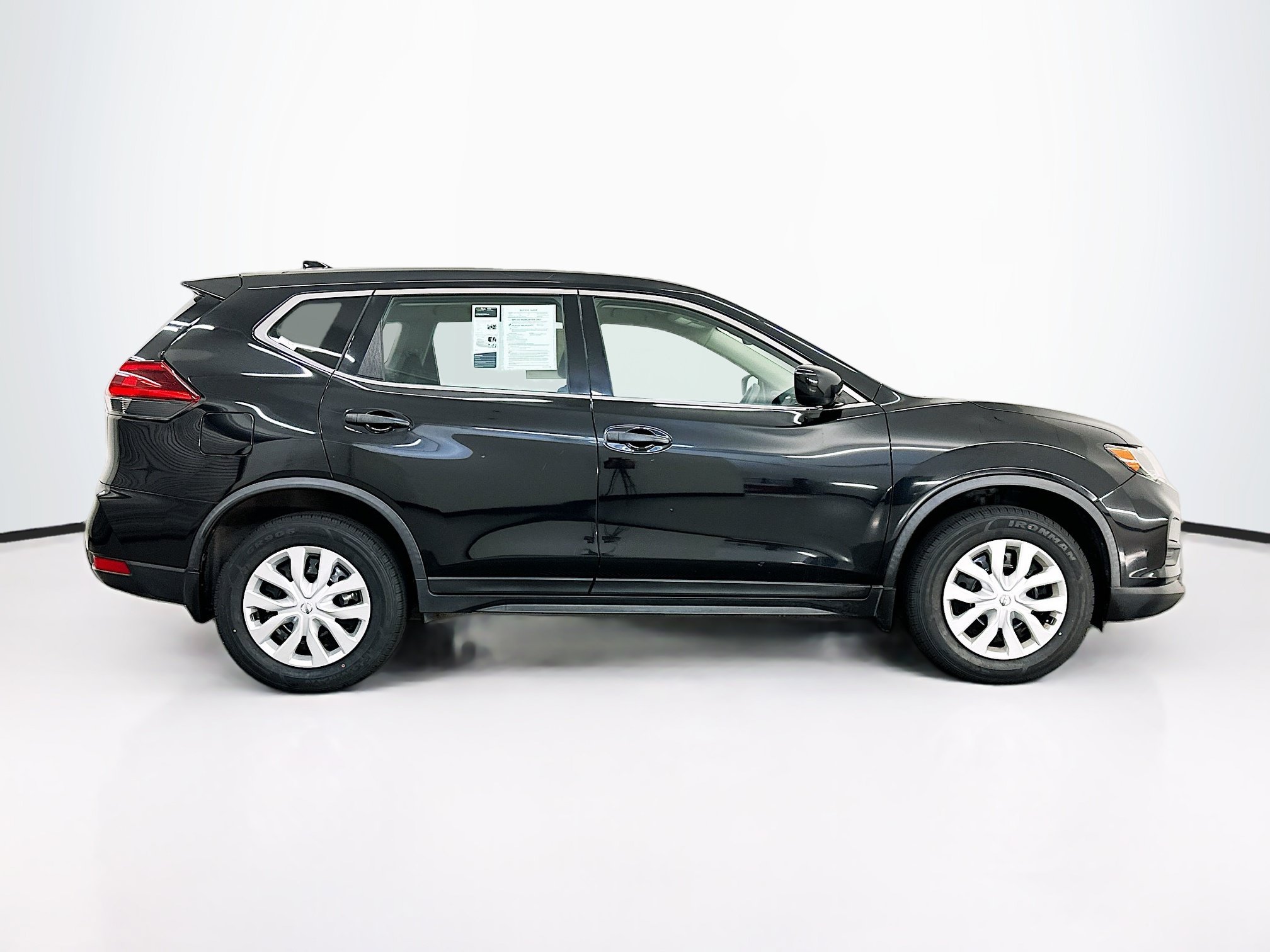 Used 2018 Nissan Rogue S AWD/4WD image 10