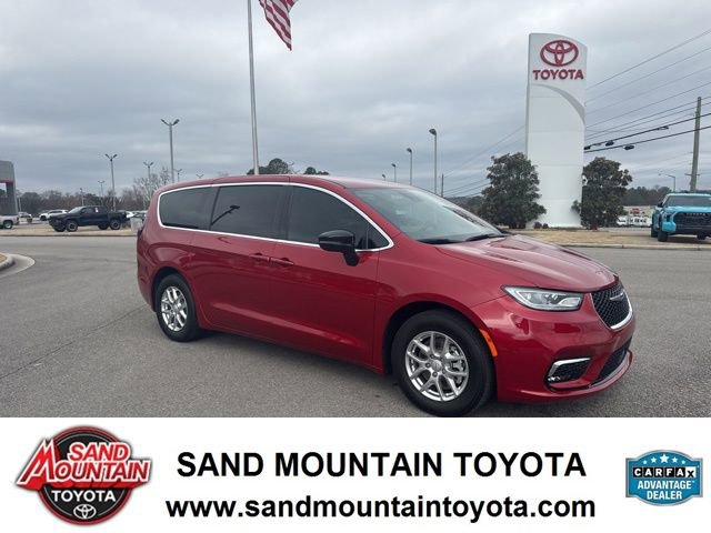 Used 2025 Chrysler Pacifica Select FWD image 1