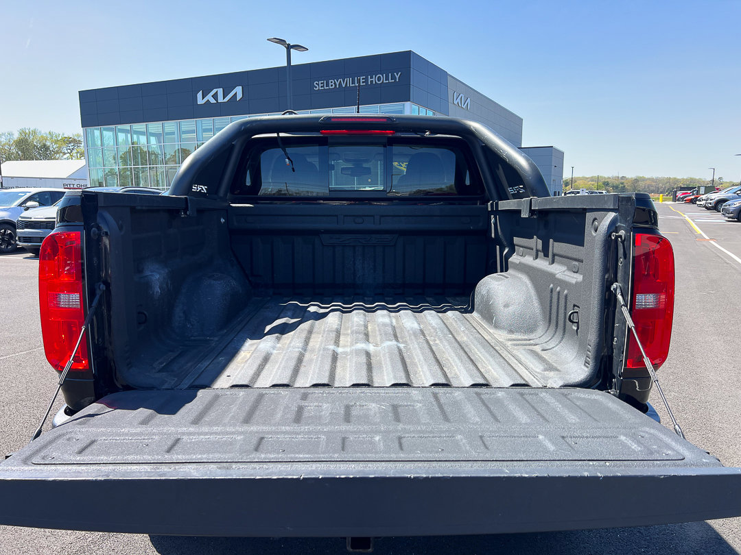 Used 2022 Chevrolet Colorado ZR2 w/ ZR2 Midnight Special Edition AWD/4WD image 6