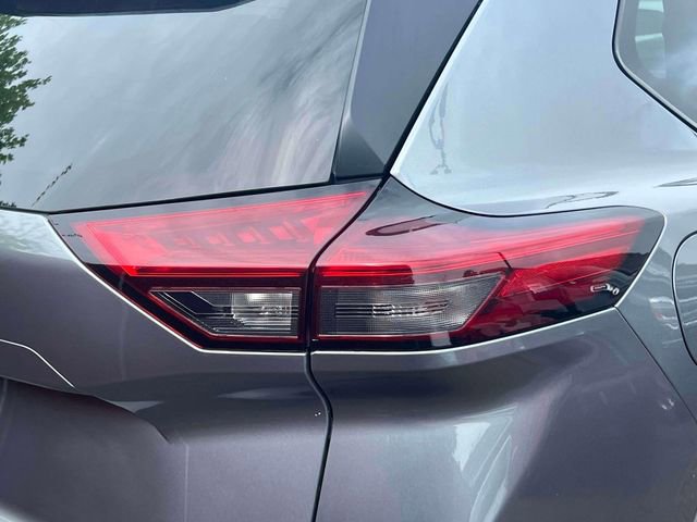 Used 2023 Nissan Rogue SV FWD image 12