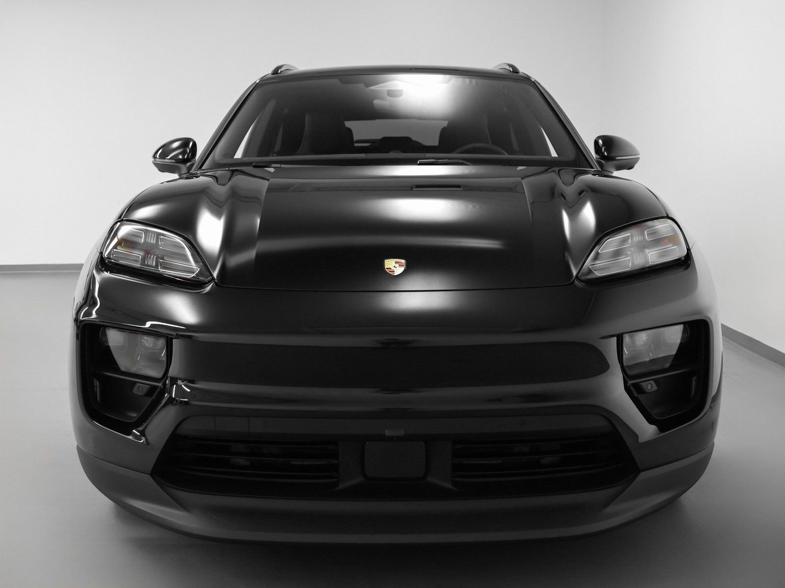 Certified 2025 Porsche Macan 4S Electric AWD/4WD image 8