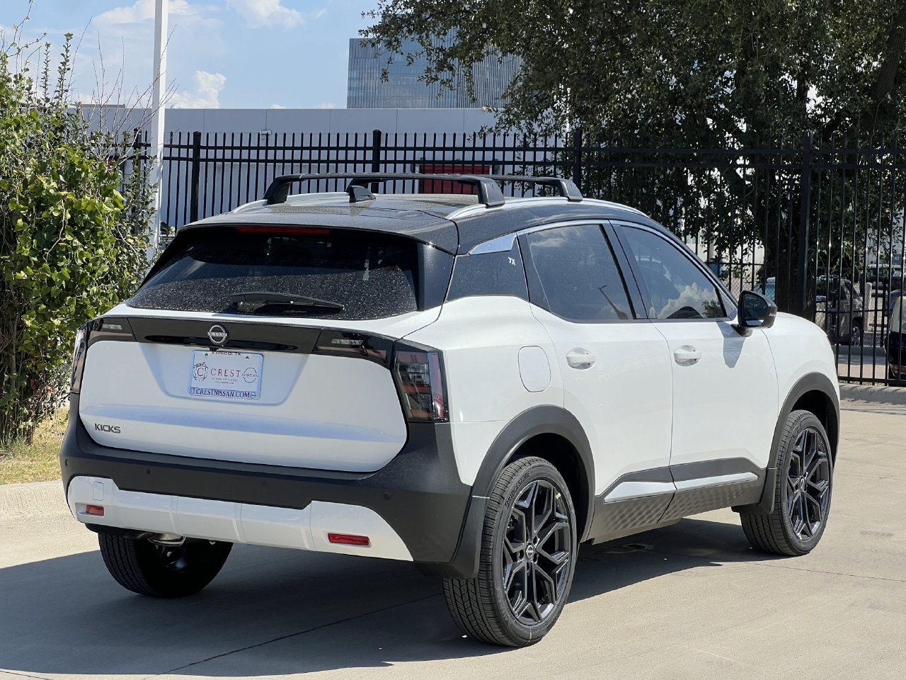 New 2027 Nissan Kicks SR FWD image 4
