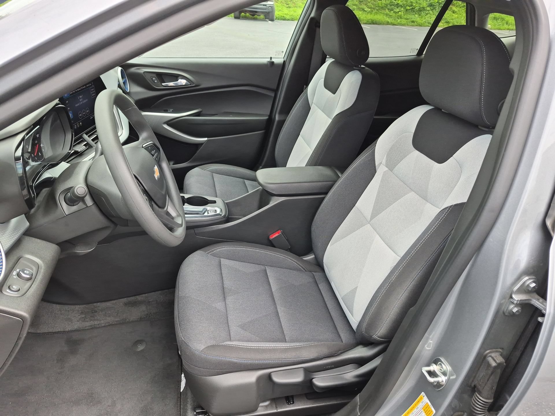 Certified 2025 Chevrolet Trax LS FWD image 19