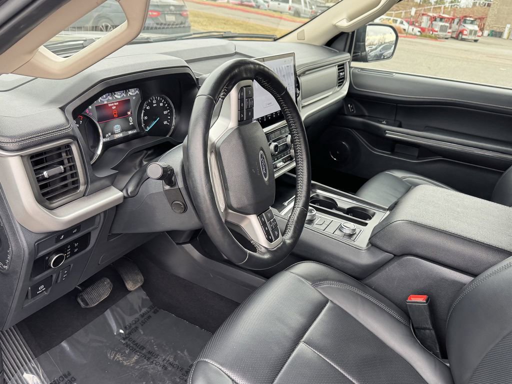 Used 2024 Ford Expedition Max XLT image 15