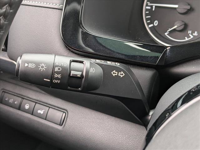 Used 2022 Nissan Pathfinder SL FWD image 16