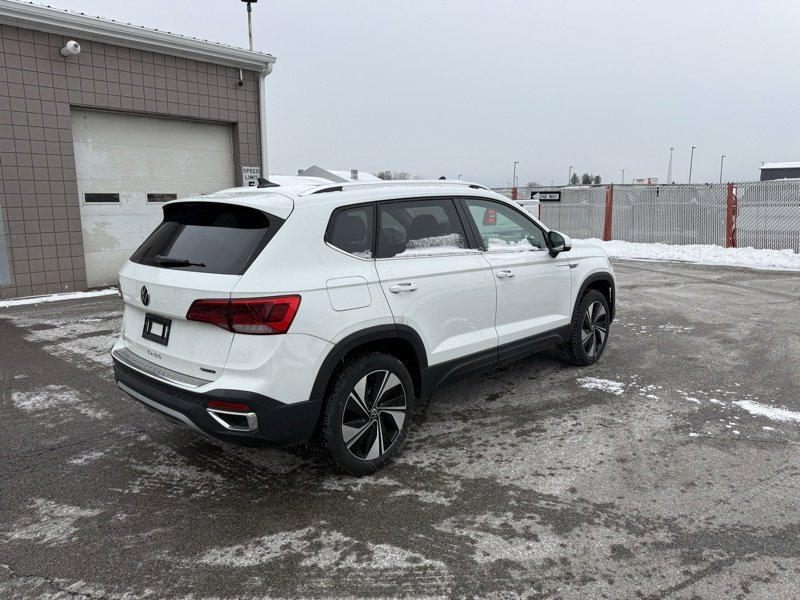Used 2024 Volkswagen Taos SE image 6
