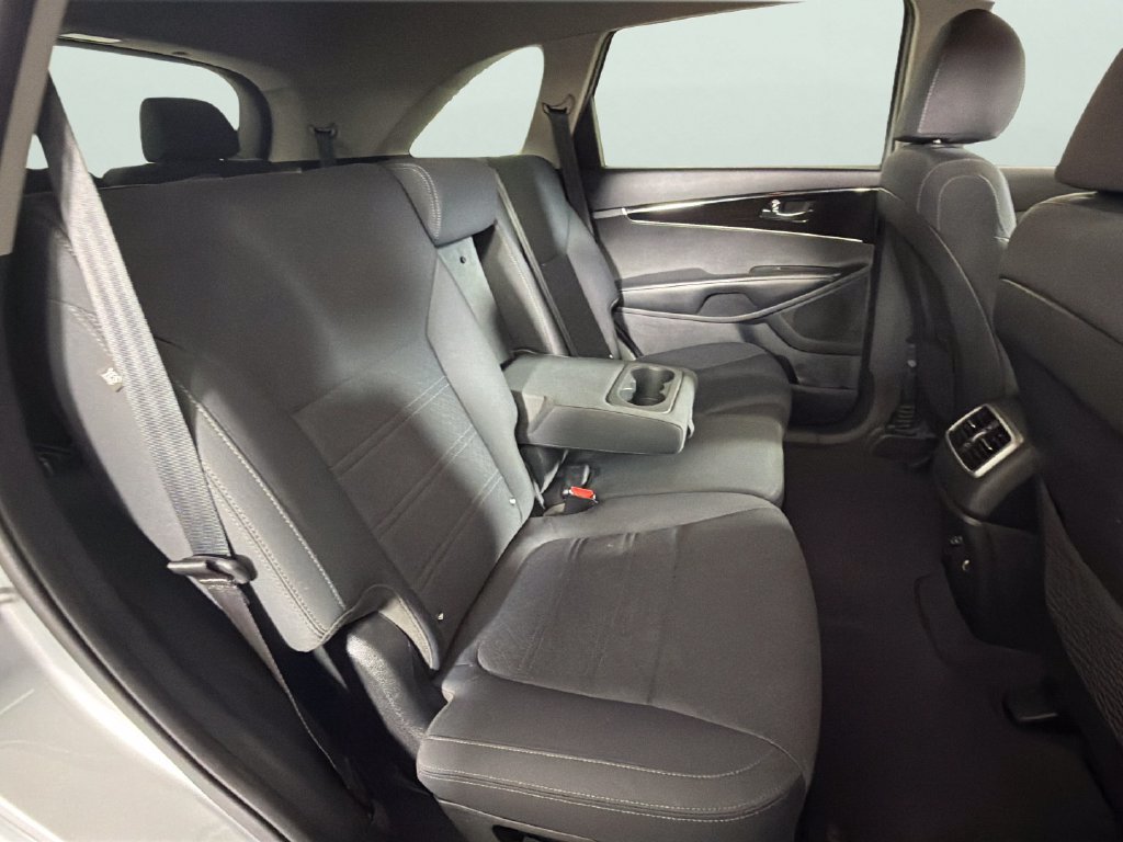Used 2019 Kia Sorento FWD image 32
