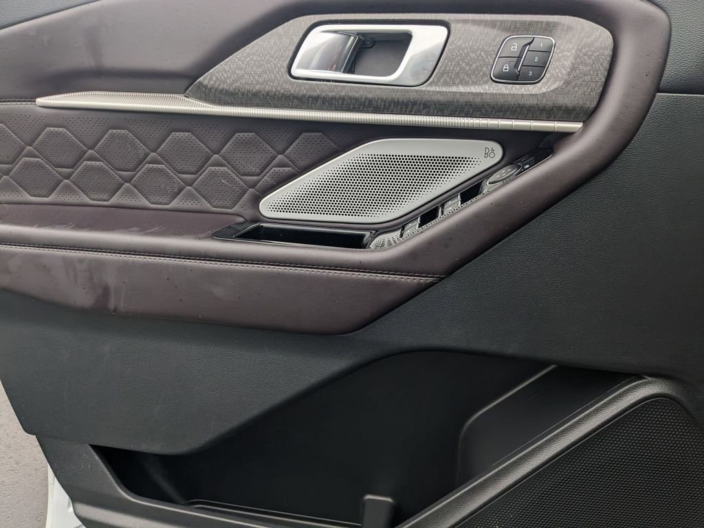 Used 2025 Ford Explorer Platinum w/ LUX Leather Package AWD/4WD image 11