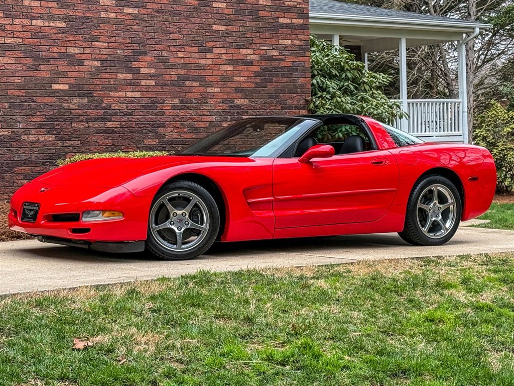 Used 2004 Chevrolet Corvette Coupe w/ Roof Package image 16