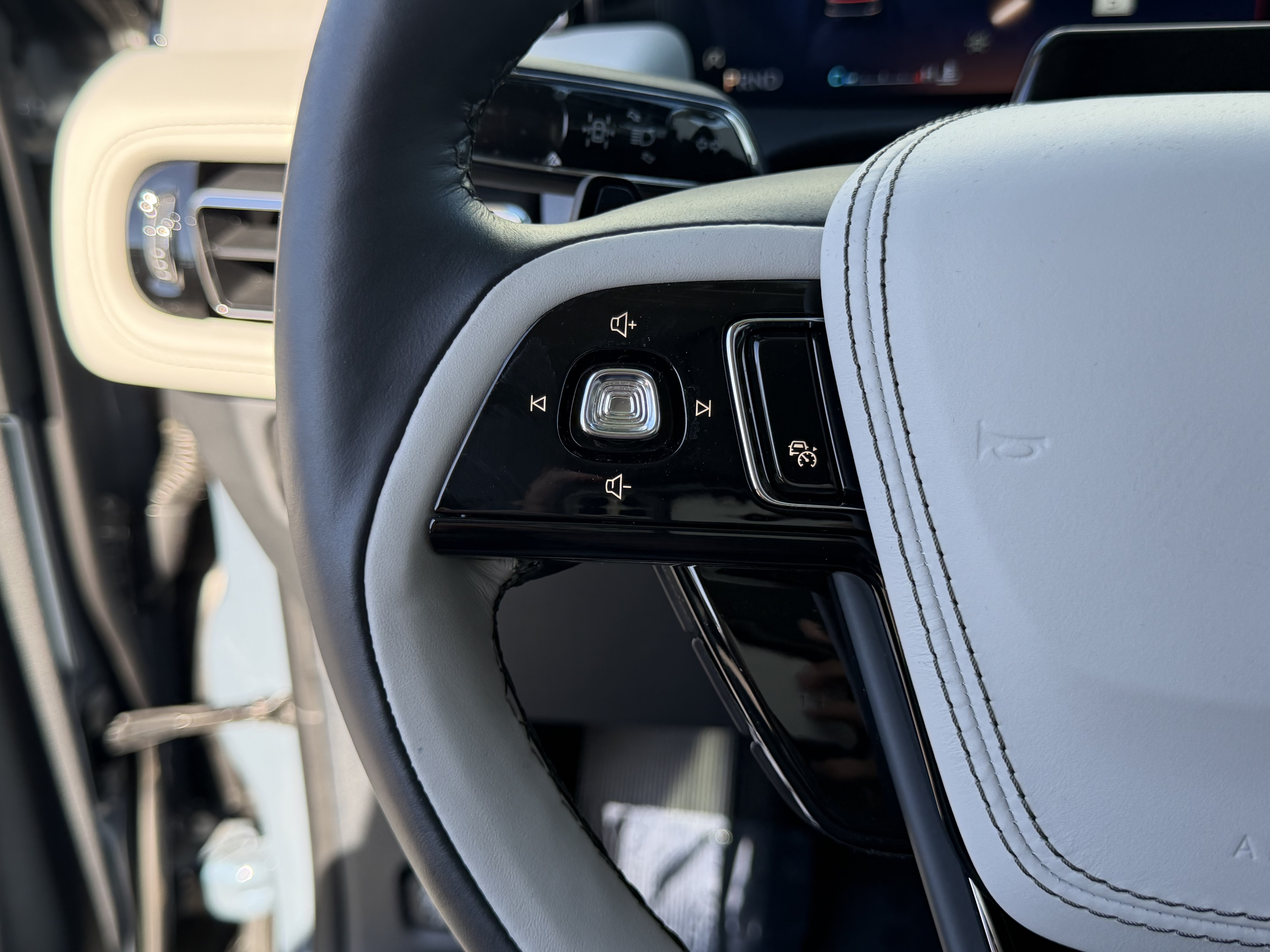 Used 2026 Lincoln Aviator Reserve RWD image 16