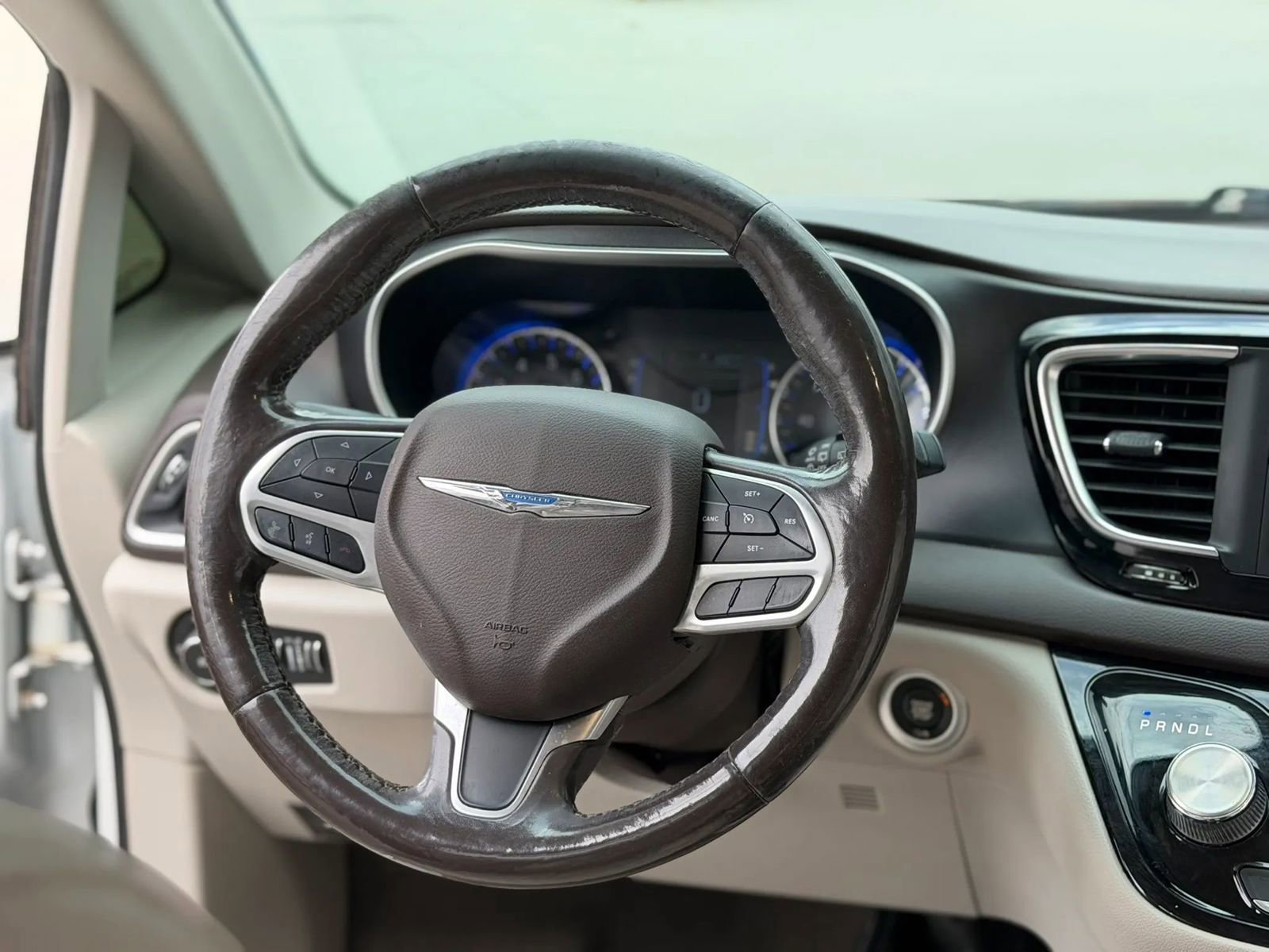 Used 2020 Chrysler Pacifica Touring-L FWD image 27