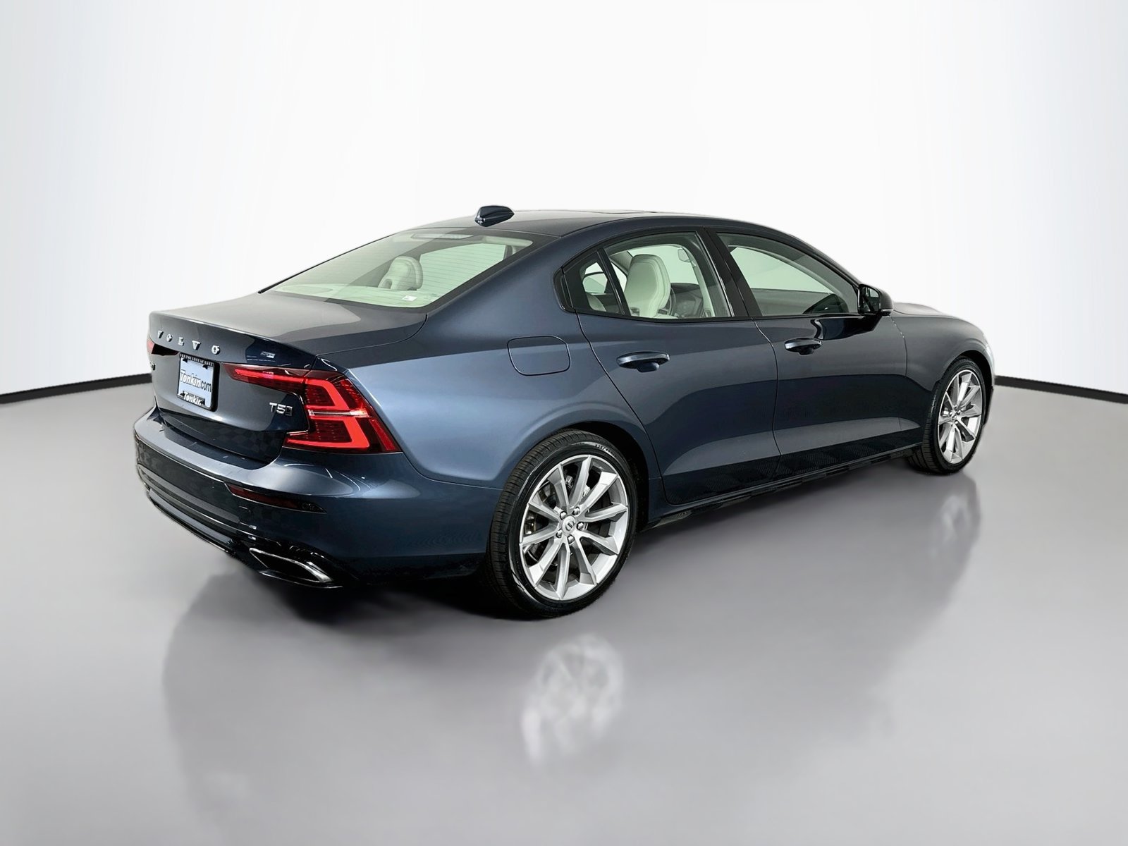 Used 2021 Volvo S60 T5 Momentum w/ Advanced Package AWD/4WD image 7