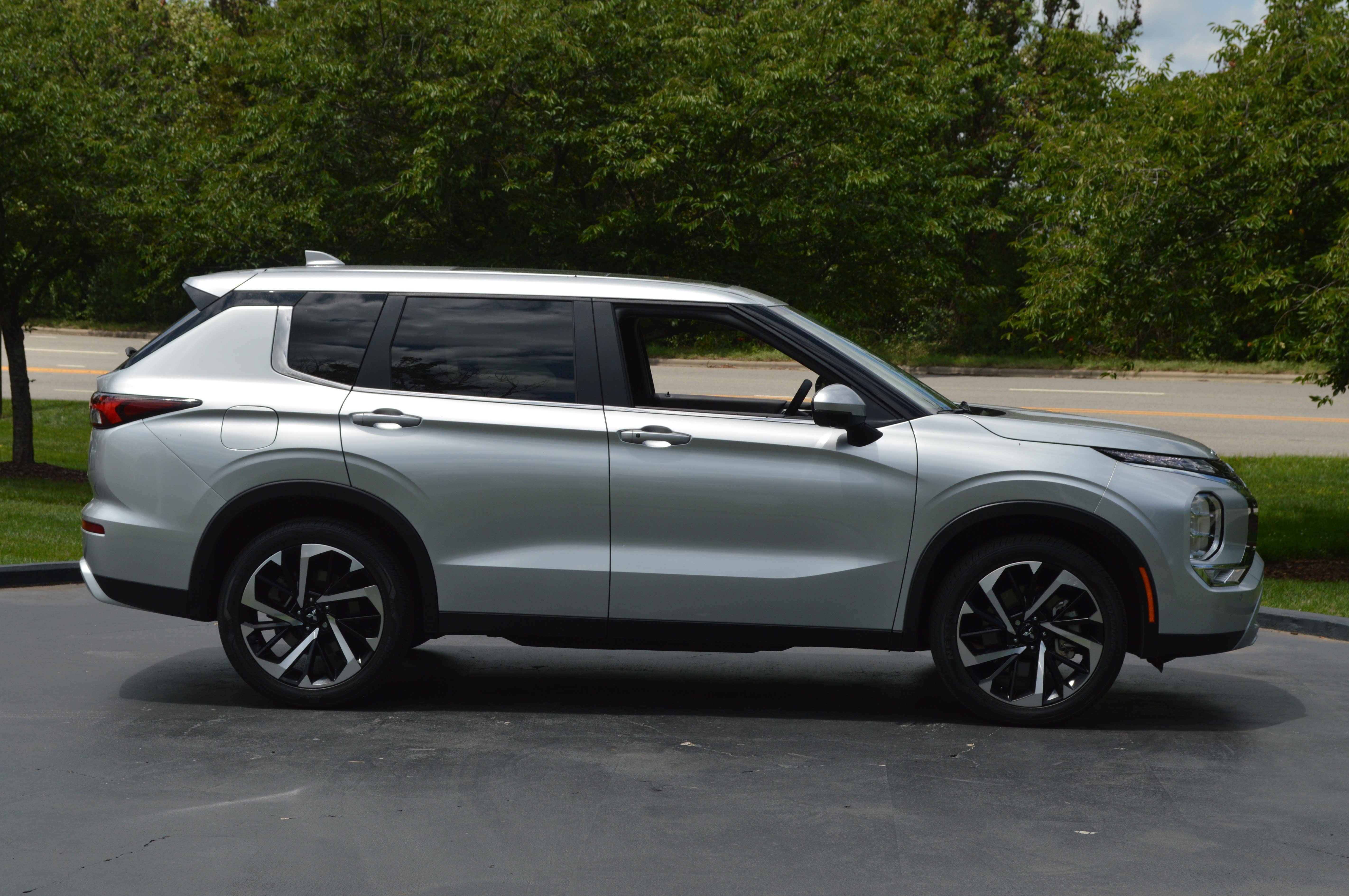 Used 2024 Mitsubishi Outlander SE FWD image 12
