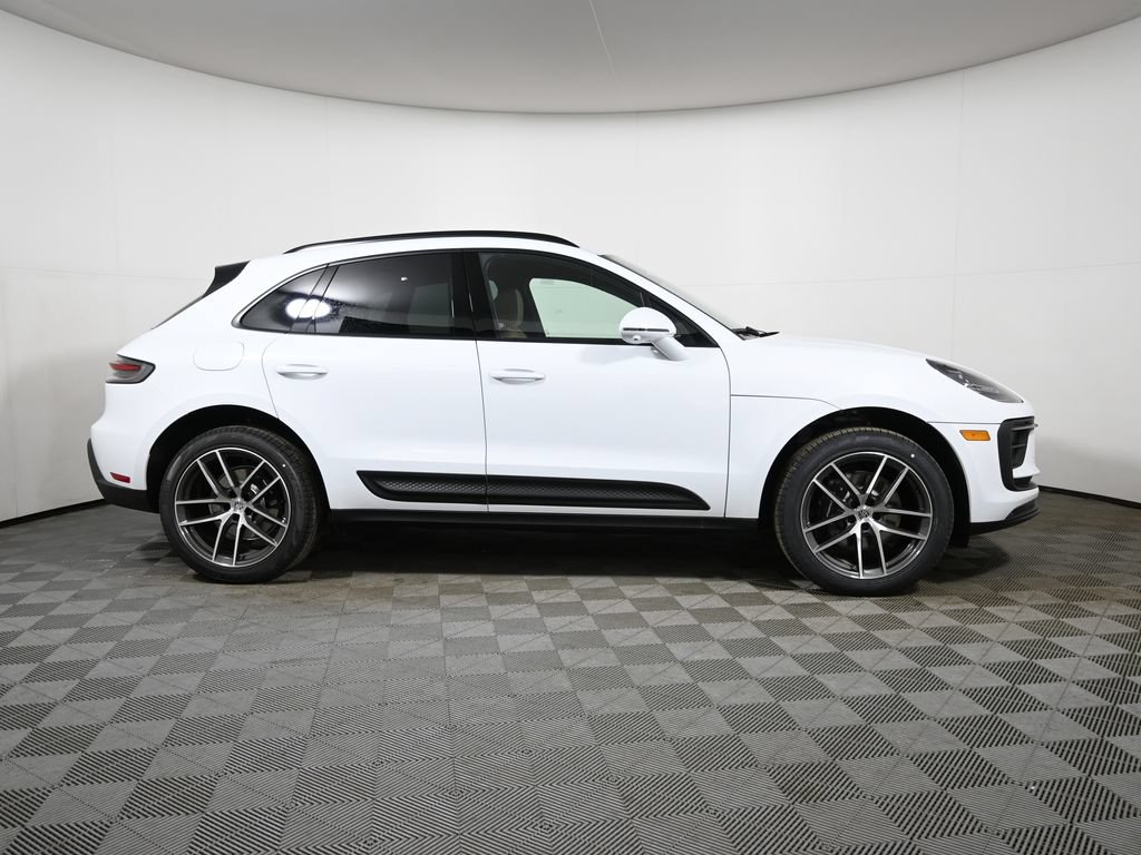 Used 2026 Porsche Macan AWD/4WD image 8