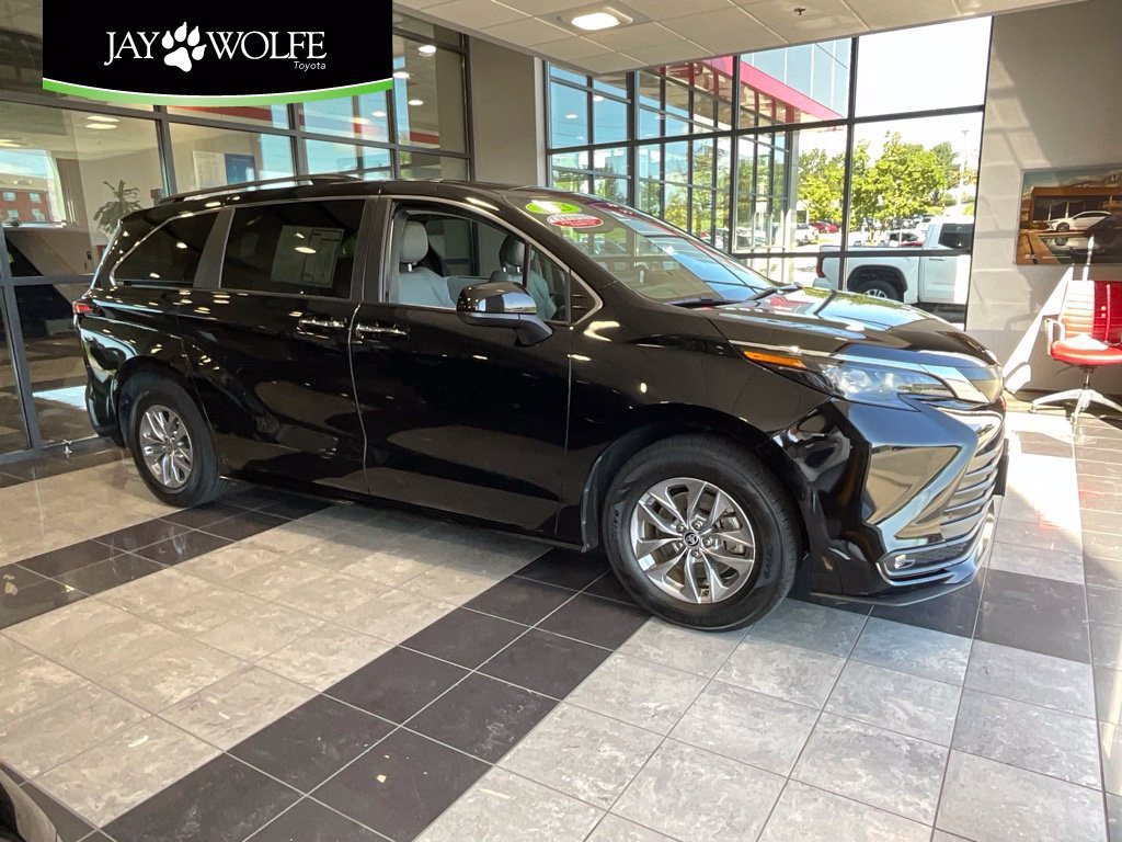 Certified 2025 Toyota Sienna XLE