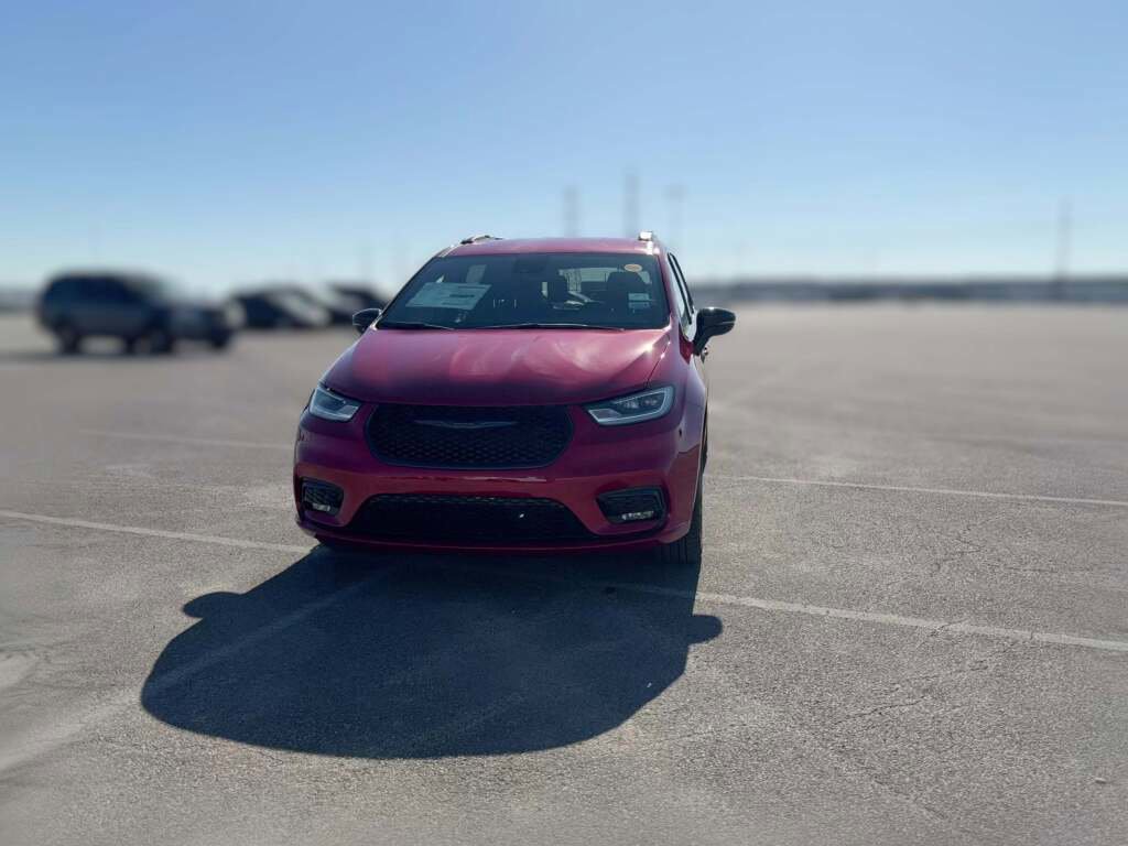 New 2026 Chrysler Pacifica Select w/ S Appearance Package image 2